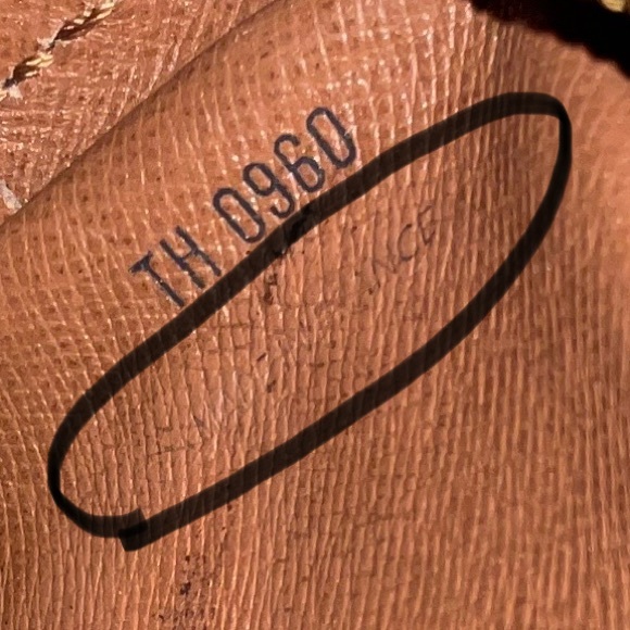 LOUIS VUITTON CLUTCH BAG 2WAYS ✅AUTHENTIC - Picture 9 of 12